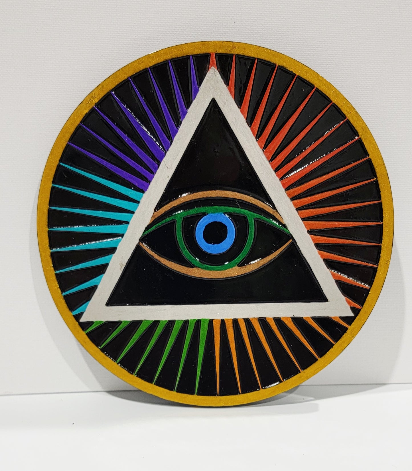 Circular plaque W/Pyramid (color Outline)