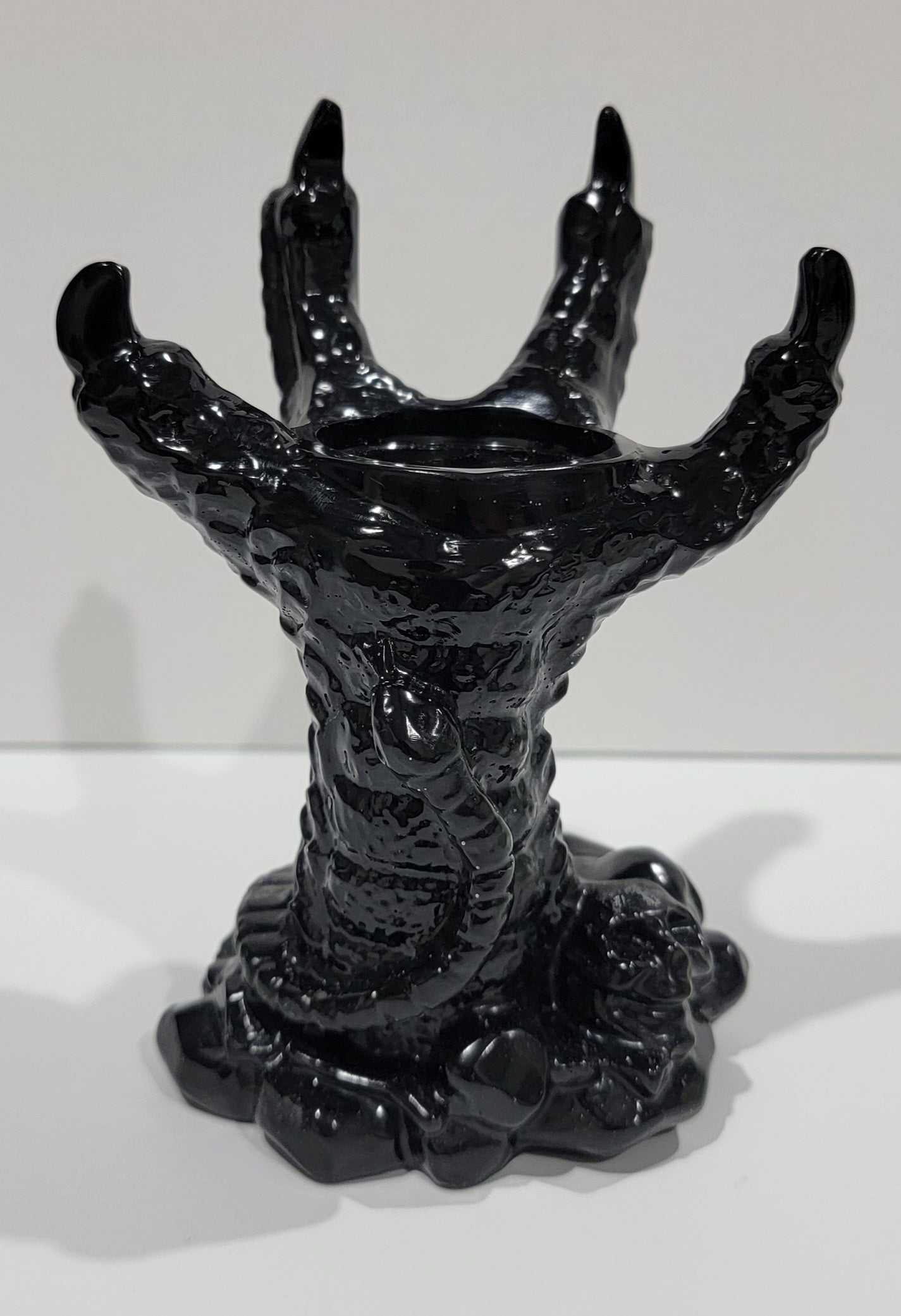 Claw tealight holder