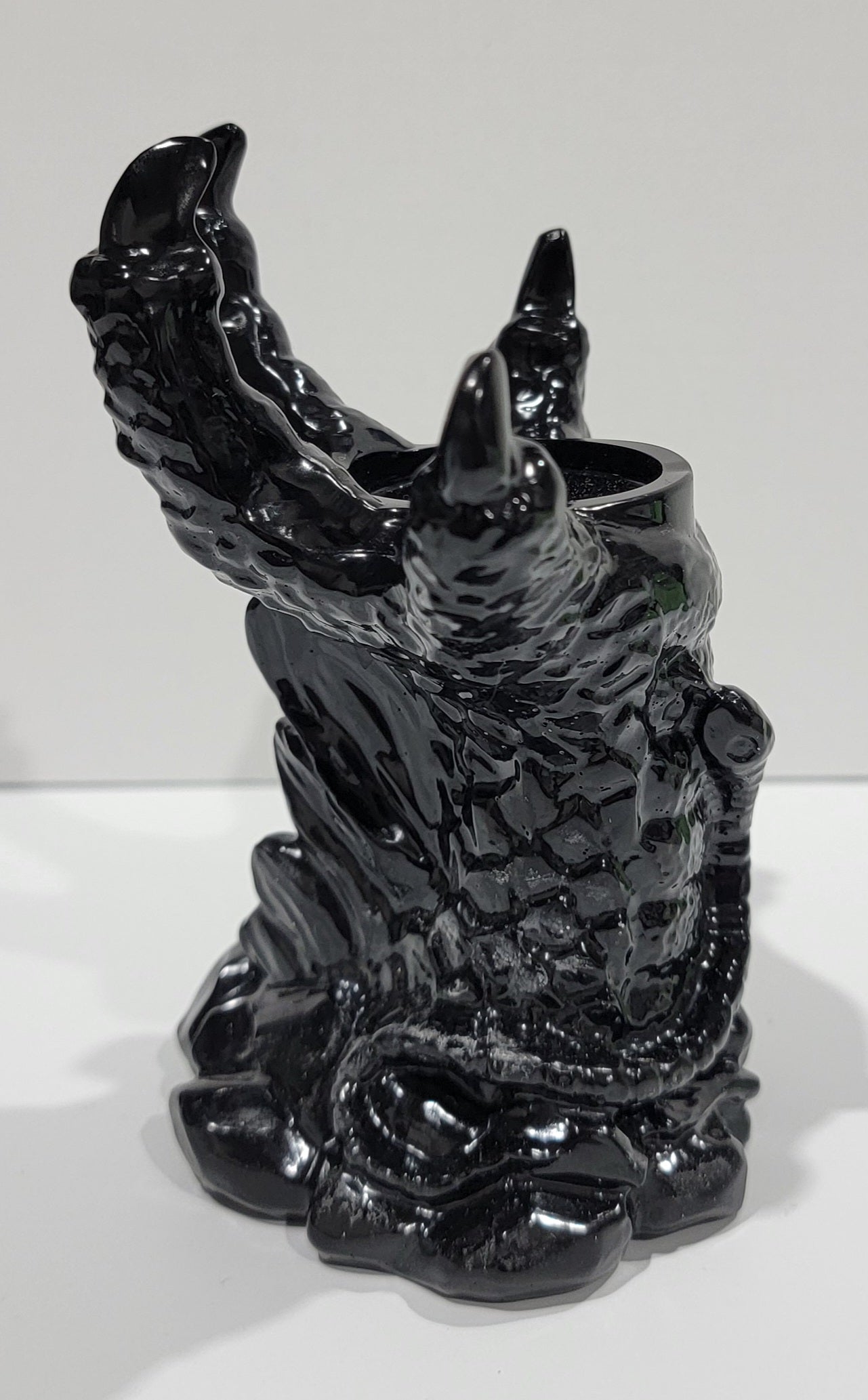 Claw tealight holder