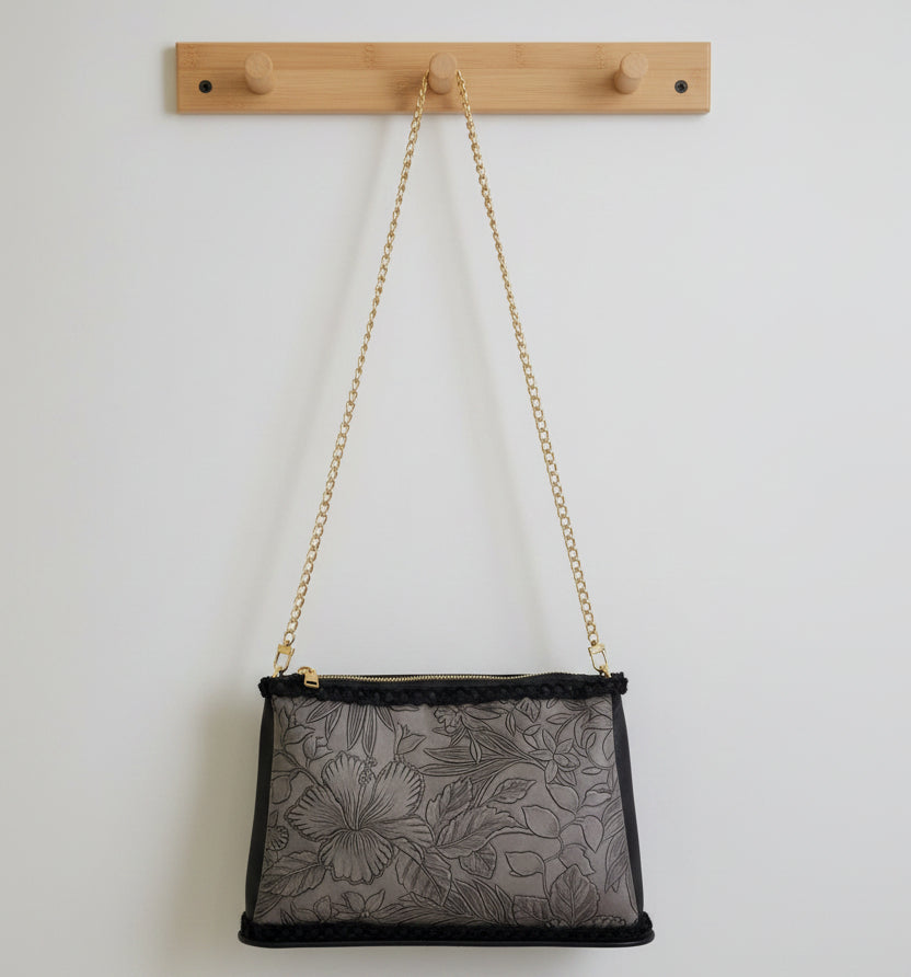 Elegant Leather Purse with Gold Chain