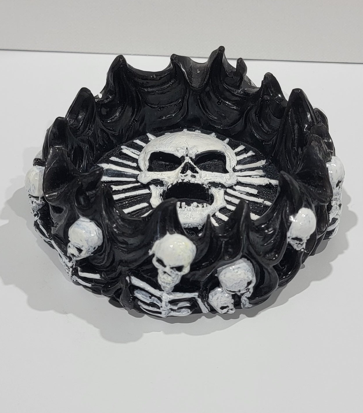 Skull Ashtray Black/white
