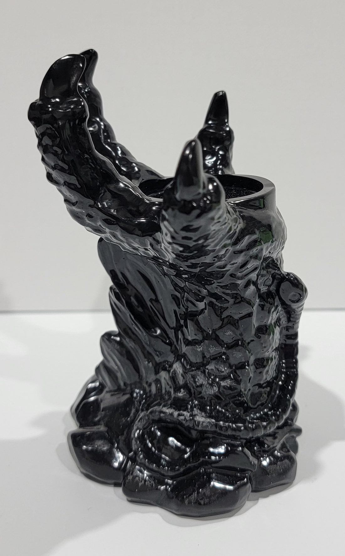 Claw tealight holder