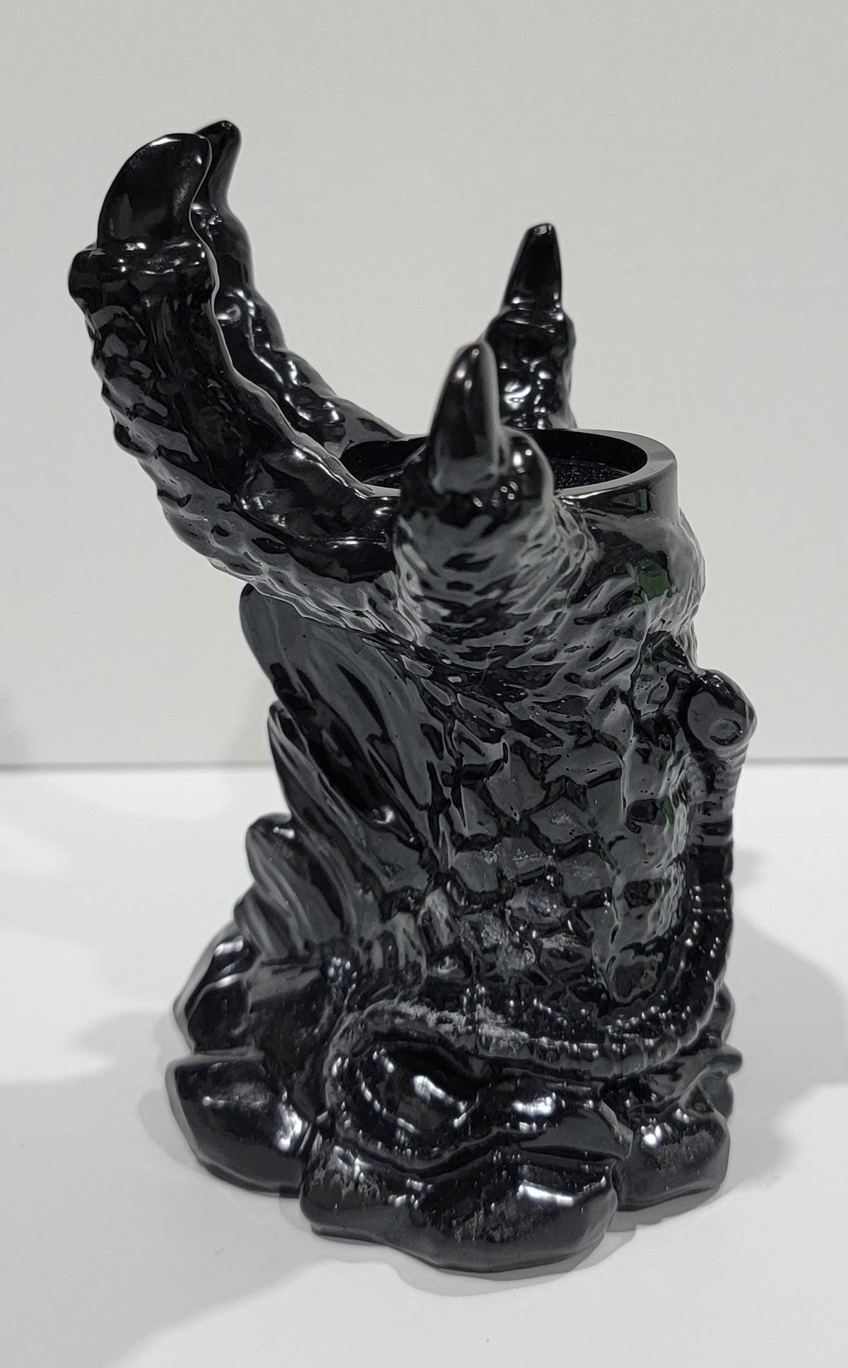 Claw tealight holder
