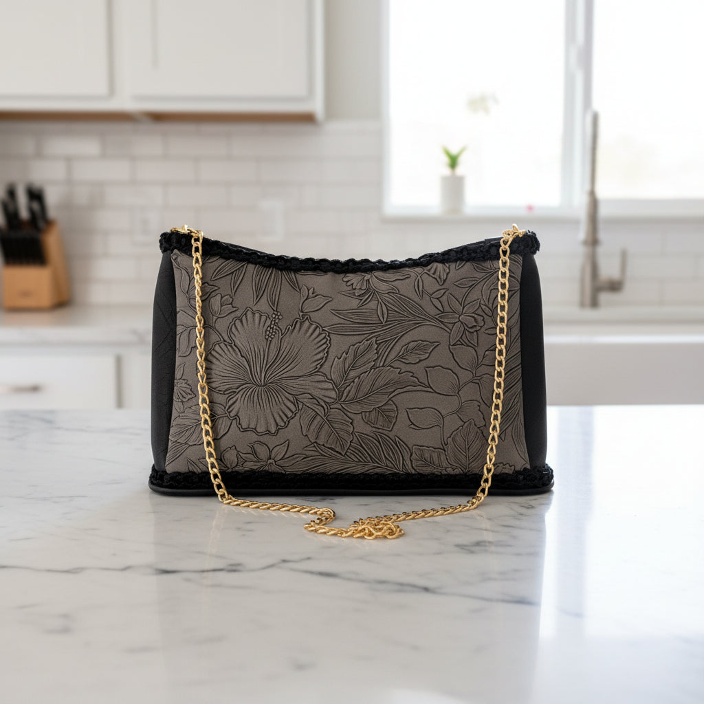 Elegant Leather Purse with Gold Chain