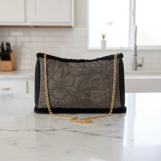 Elegant Leather Purse with Gold Chain