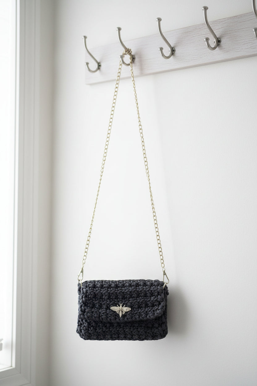 Gray Crochet Purse w/Bee Clasp