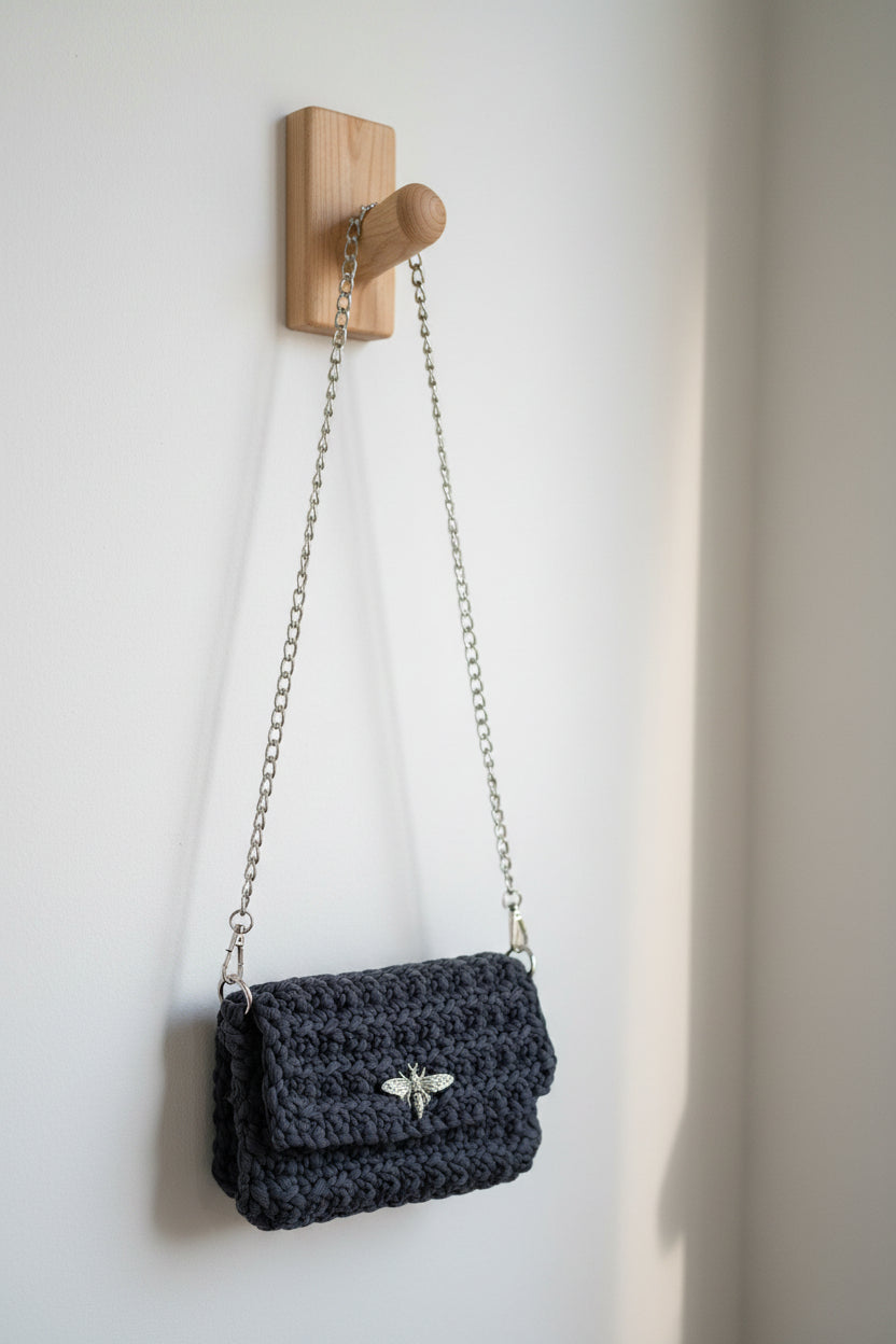 Gray Crochet Purse w/Bee Clasp